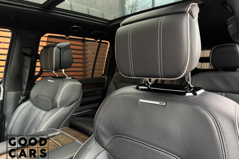 Jeep Grand Wagoneer - 26