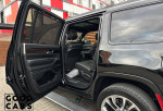 Jeep Grand Wagoneer - 30