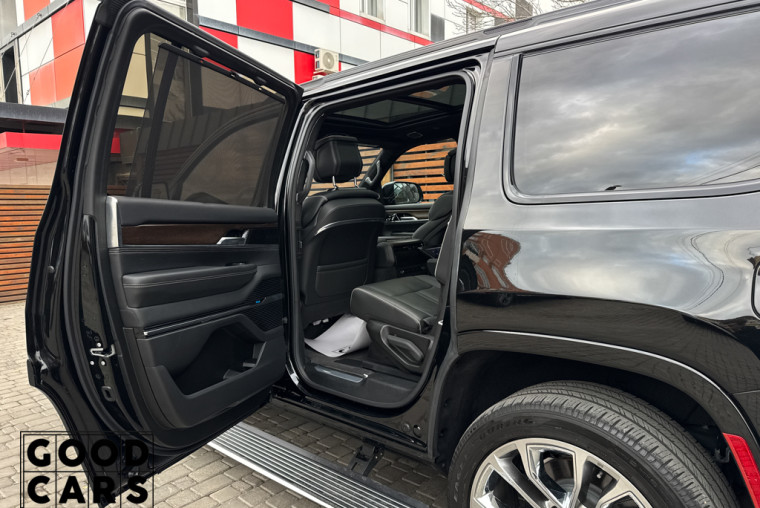 Jeep Grand Wagoneer - 30