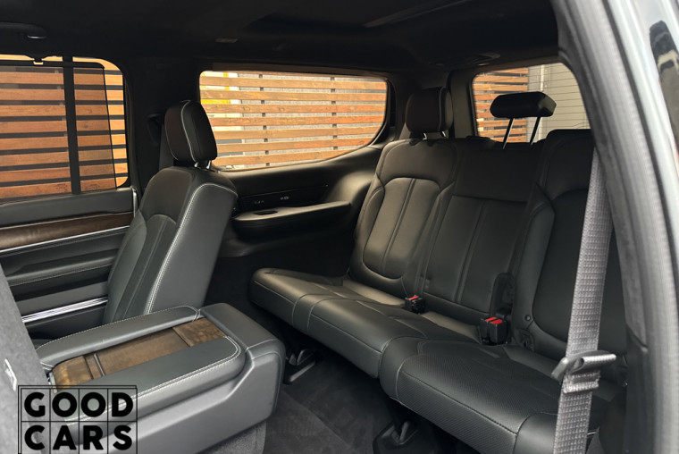 Jeep Grand Wagoneer - 33