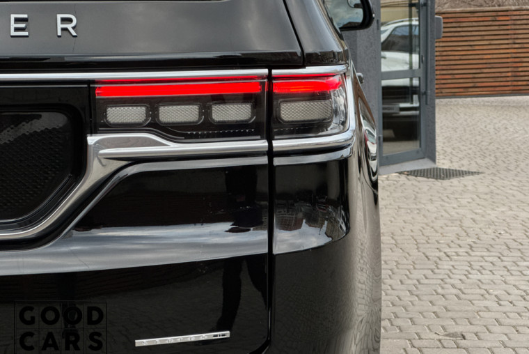 Jeep Grand Wagoneer - 10