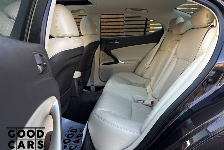 Lexus IS 250 - 24