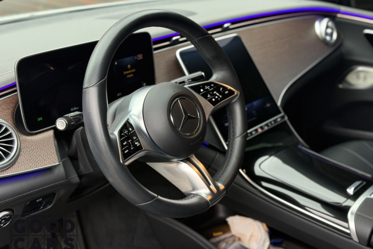 Mercedes-Benz EQE 350 - 17