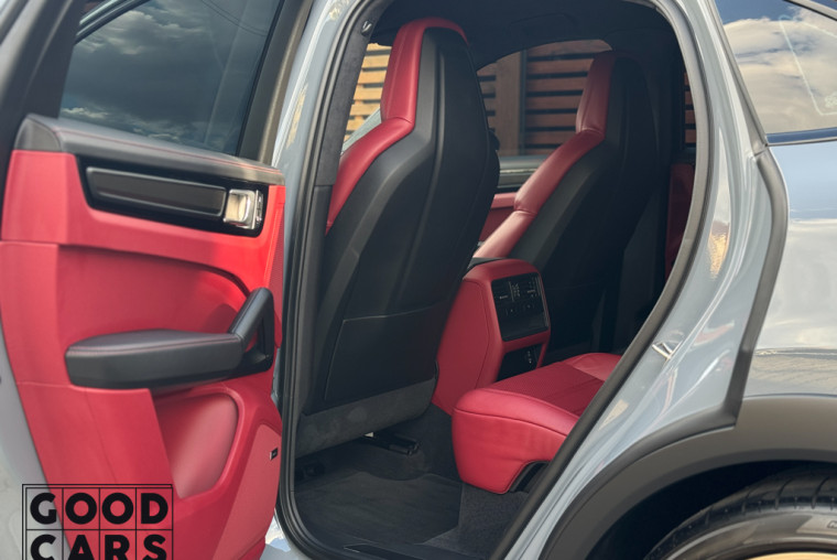 Porsche Cayenne Coupe Turbo GT - 48