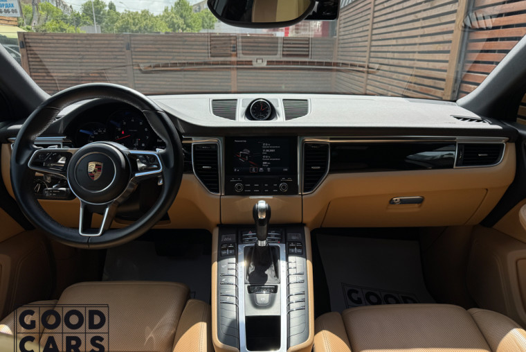 Porsche Macan - 24
