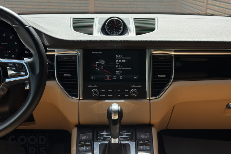 Porsche Macan - 25