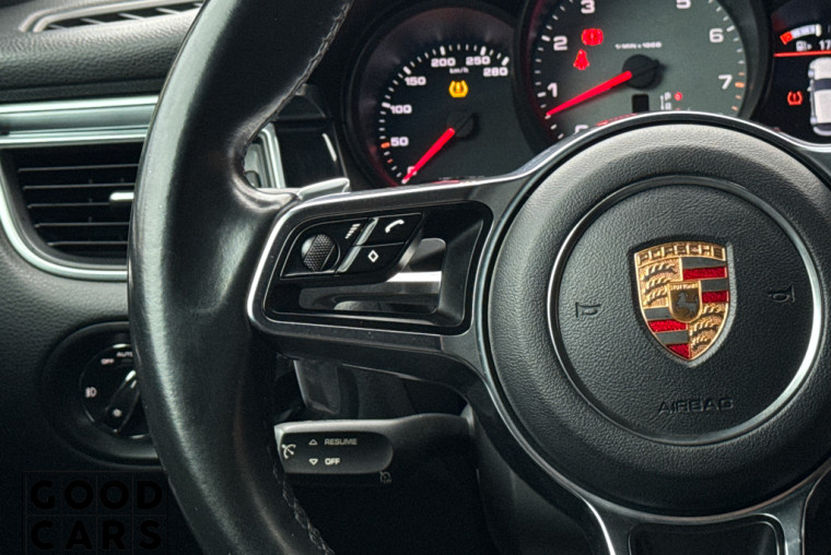 Porsche Macan S - 32