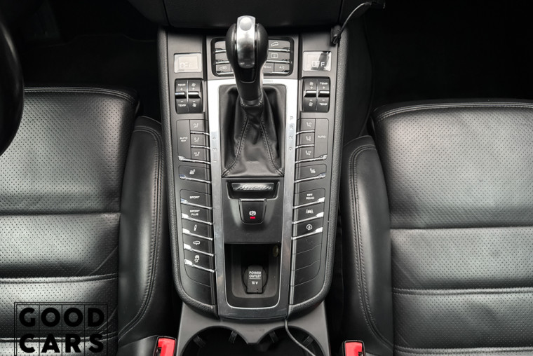 Porsche Macan S - 38