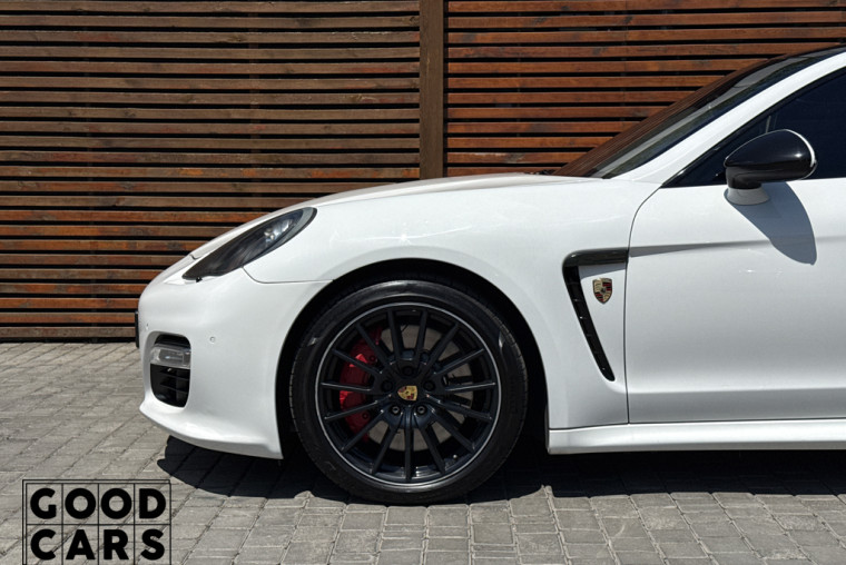 Porsche Panamera Turbo - 11