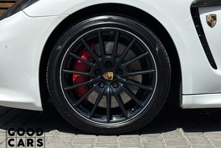 Porsche Panamera Turbo - 12