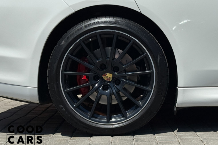 Porsche Panamera Turbo - 14
