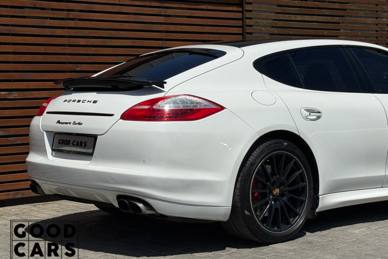 Porsche Panamera Turbo - 17