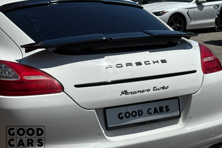 Porsche Panamera Turbo - 18