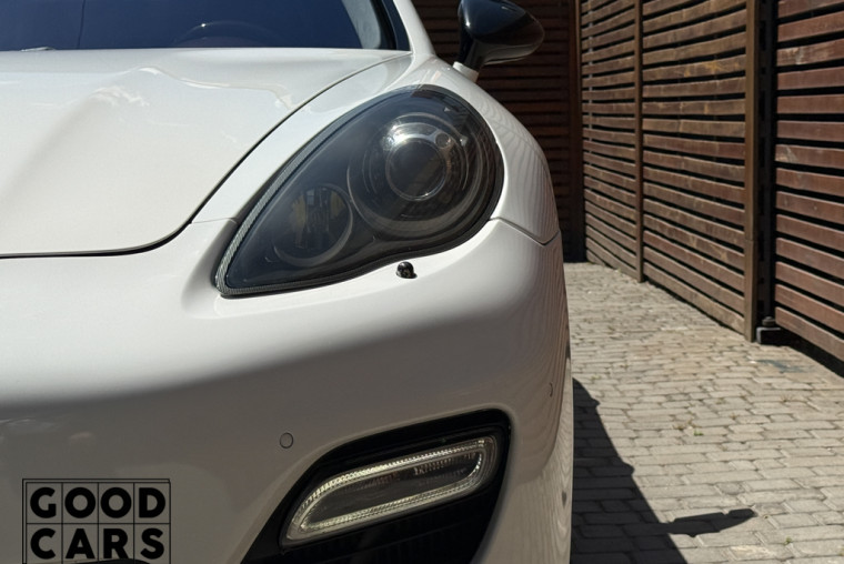 Porsche Panamera Turbo - 9