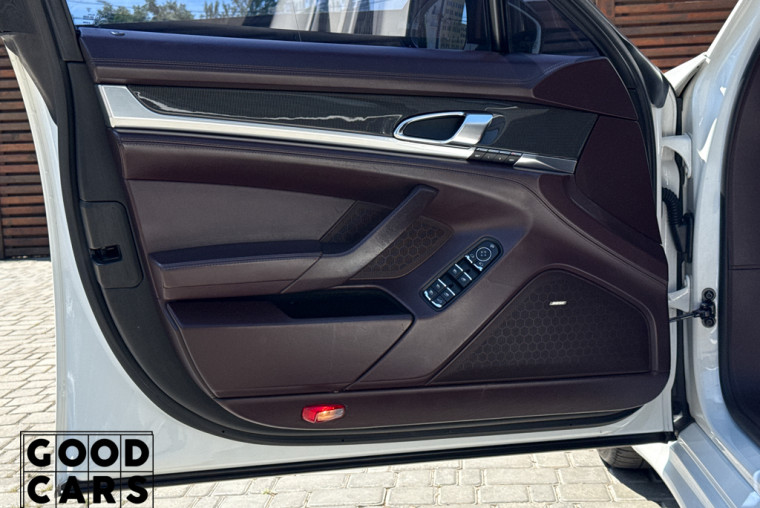 Porsche Panamera Turbo - 20