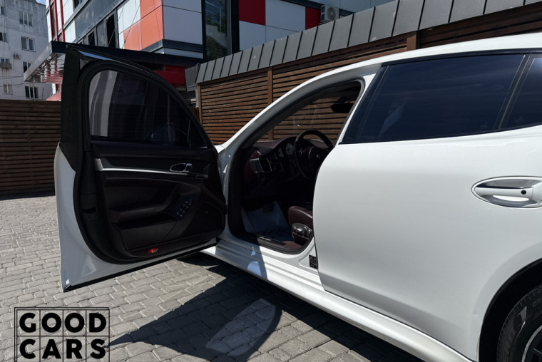 Porsche Panamera Turbo - 25