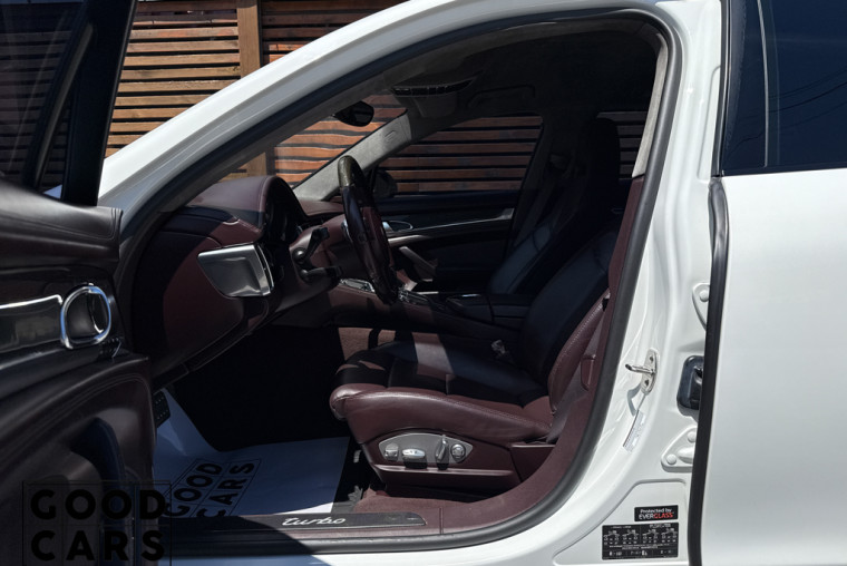 Porsche Panamera Turbo - 26