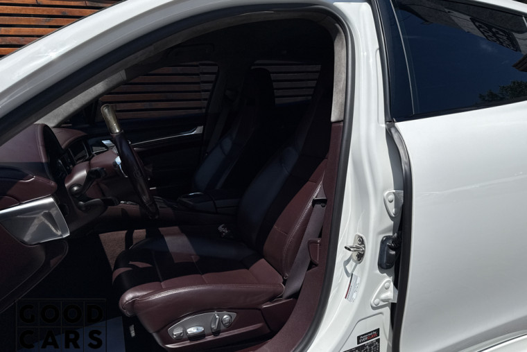 Porsche Panamera Turbo - 27