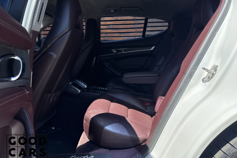 Porsche Panamera Turbo - 32