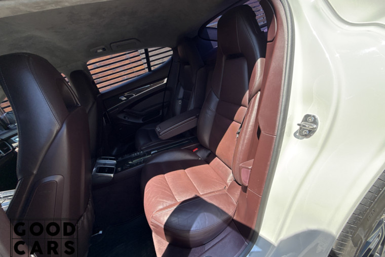 Porsche Panamera Turbo - 33