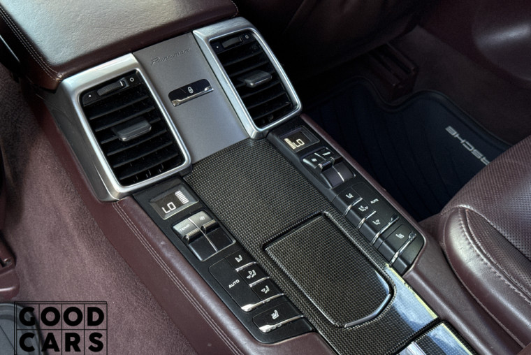 Porsche Panamera Turbo - 34