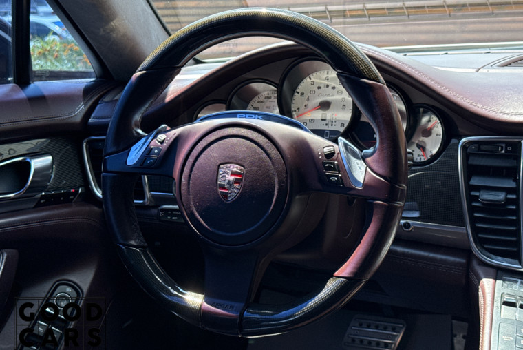 Porsche Panamera Turbo - 35