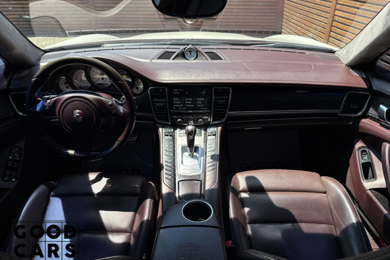 Porsche Panamera Turbo - 40
