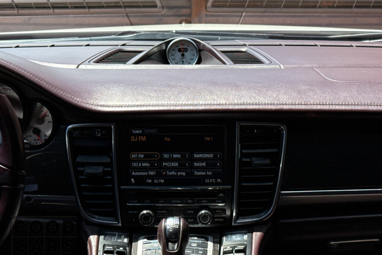Porsche Panamera Turbo - 41