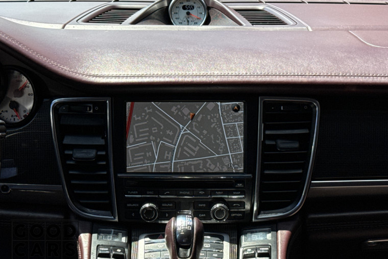 Porsche Panamera Turbo - 42
