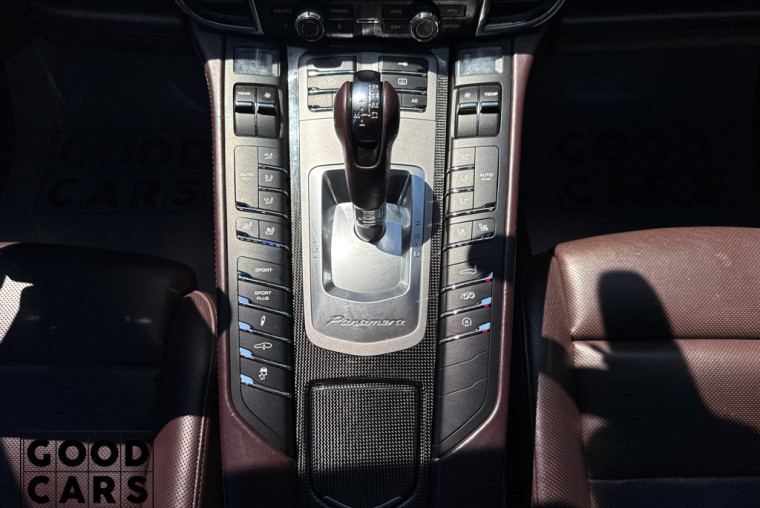 Porsche Panamera Turbo - 43