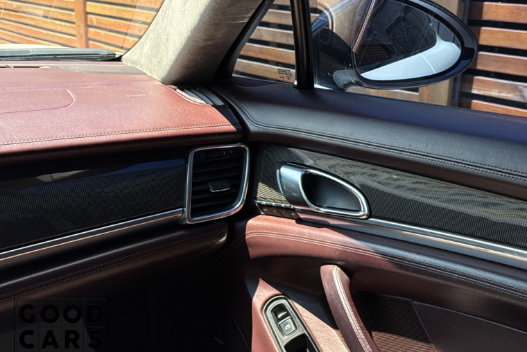 Porsche Panamera Turbo - 45