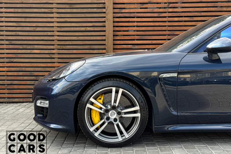 Porsche Panamera Turbo S - 11