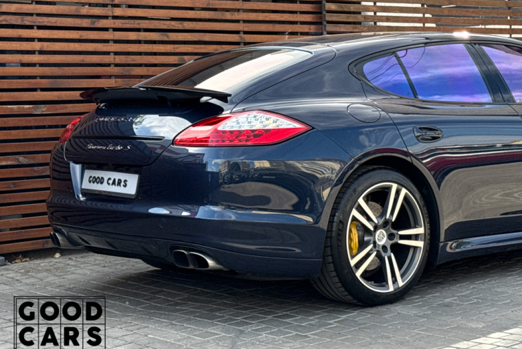 Porsche Panamera Turbo S - 17