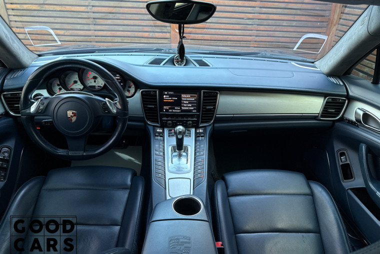 Porsche Panamera Turbo S - 44