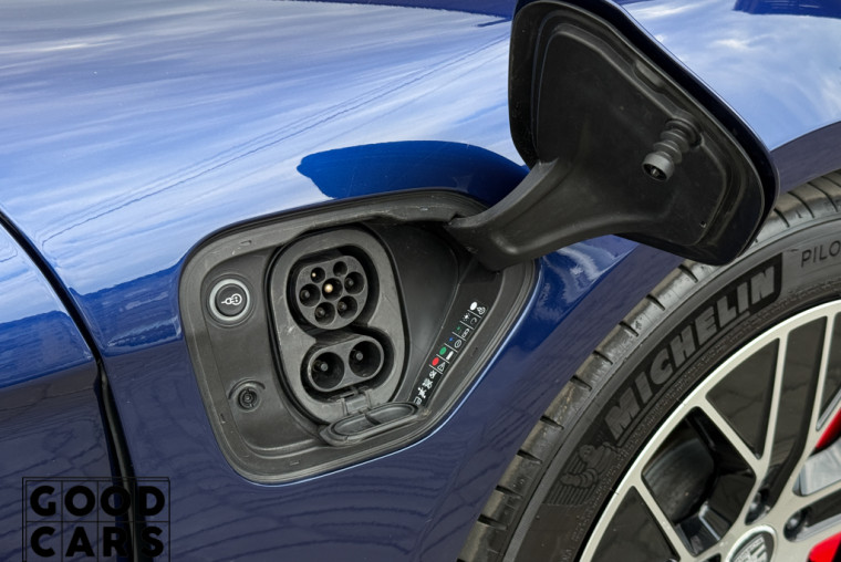Porsche Taycan 4S - 17