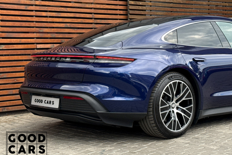 Porsche Taycan 4S - 18