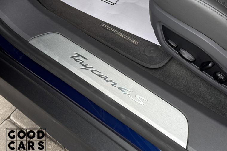 Porsche Taycan 4S - 28