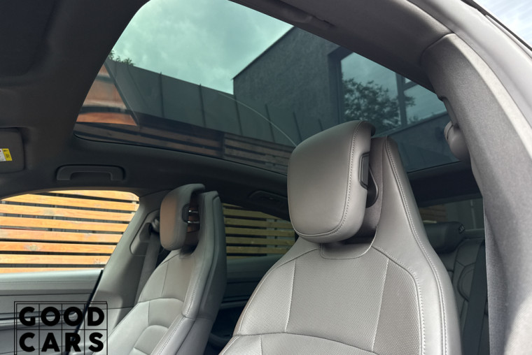 Porsche Taycan 4S - 33