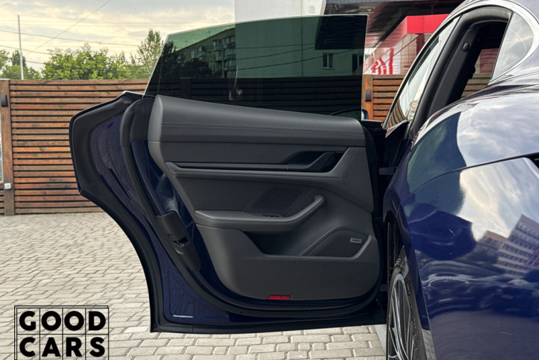 Porsche Taycan 4S - 34