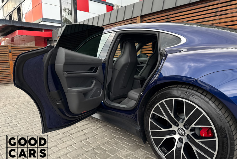 Porsche Taycan 4S - 35