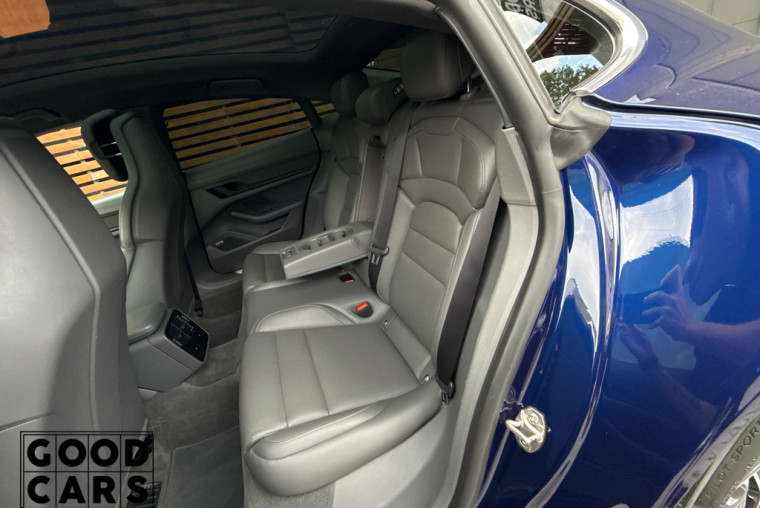 Porsche Taycan 4S - 37