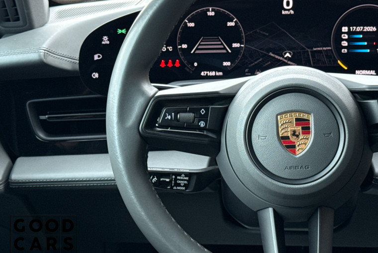 Porsche Taycan 4S - 41
