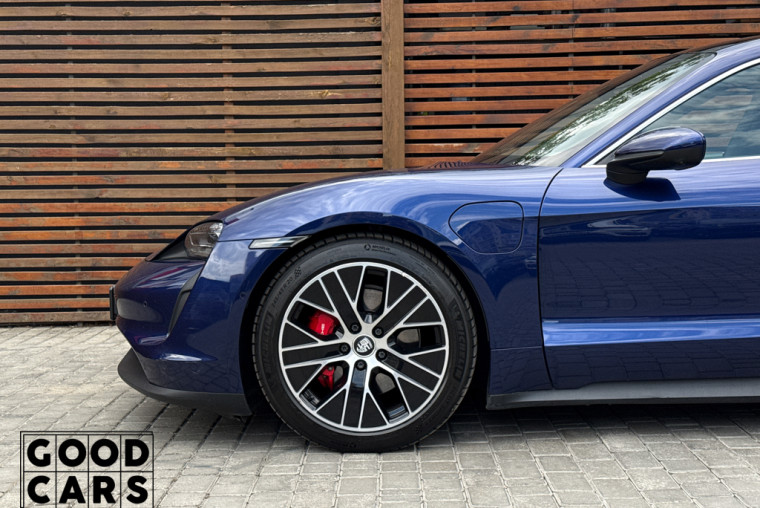 Porsche Taycan 4S - 11