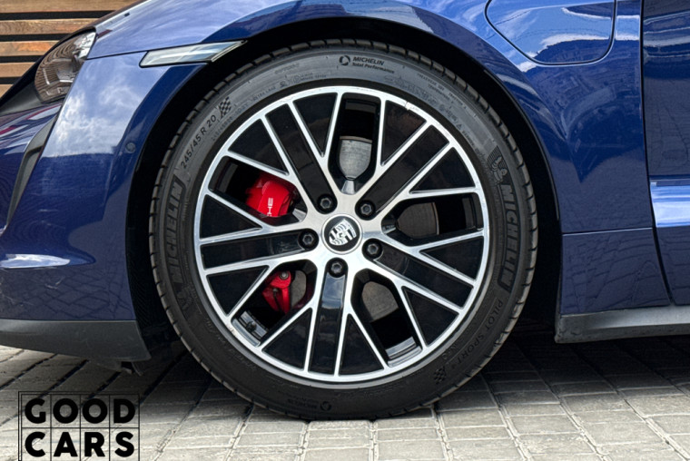 Porsche Taycan 4S - 12