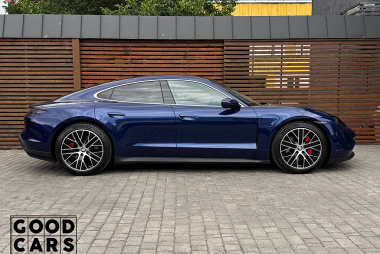Porsche Taycan 4S - 7