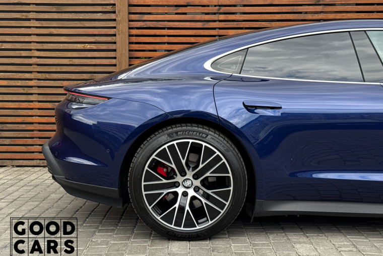 Porsche Taycan 4S - 13