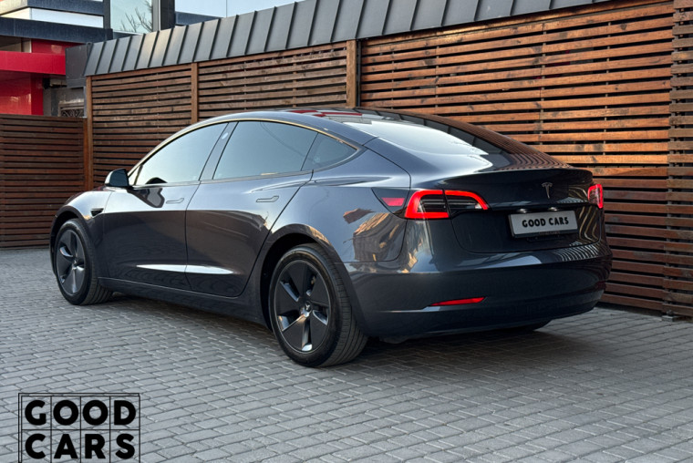 Tesla Model 3 - 4