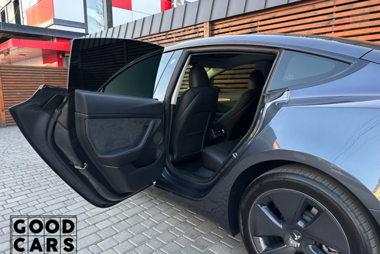 Tesla Model 3 - 25