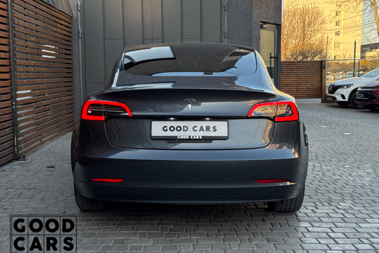 Tesla Model 3 - 5