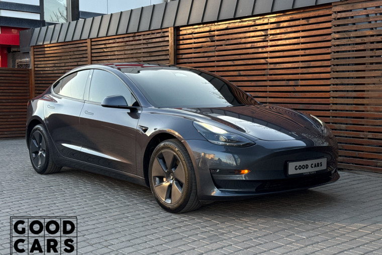 Tesla Model 3 - 8